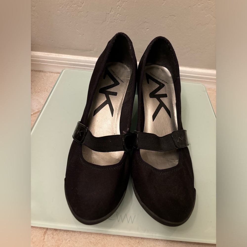 Anne Klein black wedge, size 8 1/2